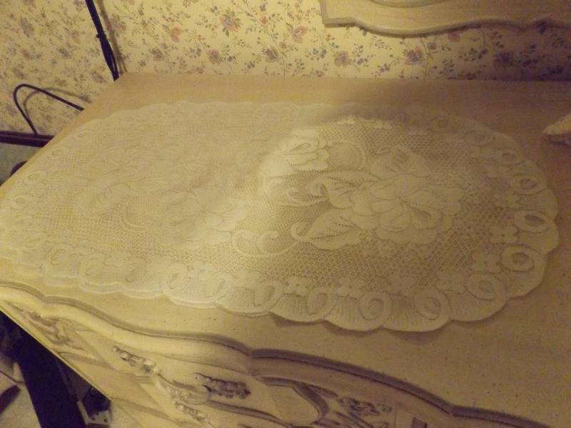 lot 357 image: Lacy, Dollies Table Runners Mix Of Textiles