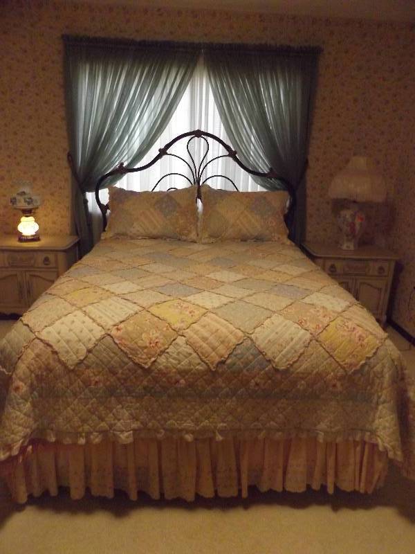 lot 364 image: Bed Frame and Bed