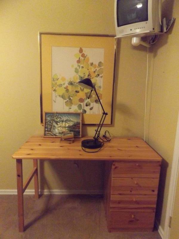 lot 368 image: Side Desk, Lamp, Pictures