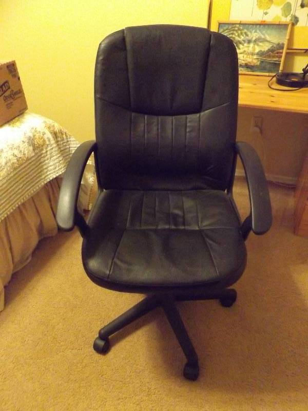 lot 369 image: Office Chair