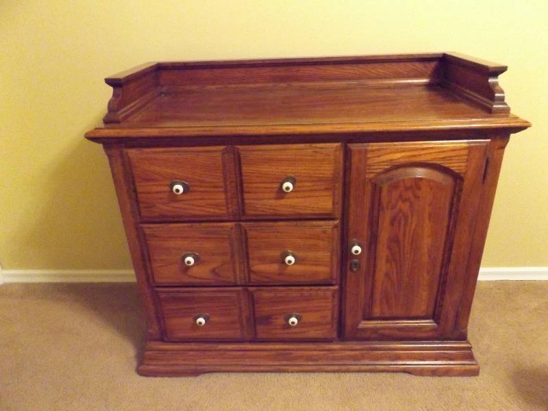 lot 370 image: Wood Side Table