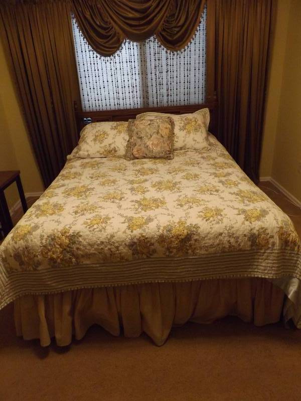 lot 372 image: Bed Frame and Bed