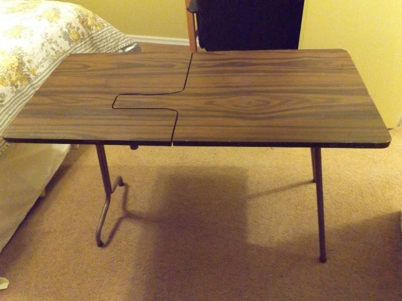 lot 377 image: Folding Table