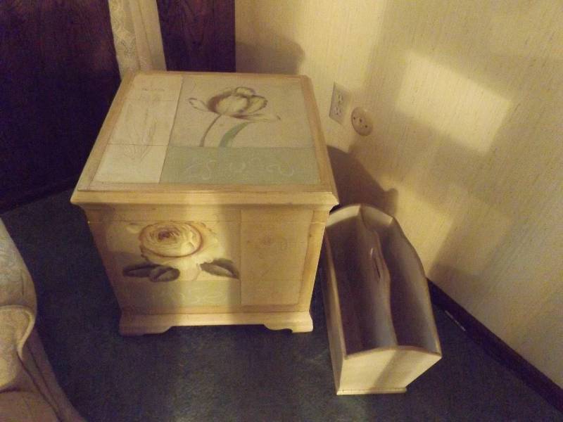 lot 382 image: Side Table and Magazine Rack
