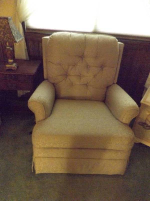 lot 383 image: Recliner