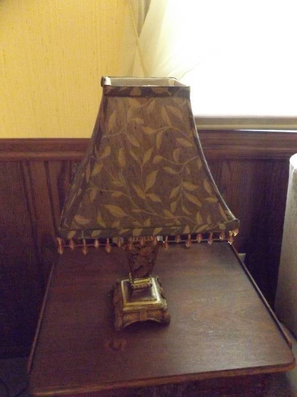 lot 384 image: Table Lamp