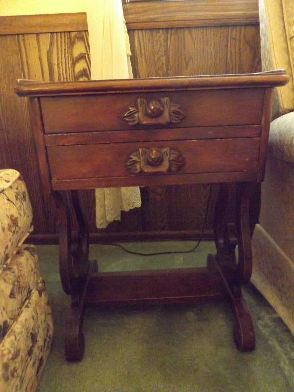 lot 386 image: Side Table