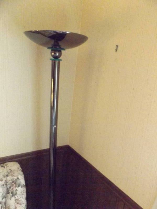 lot 387 image: Floor Lamp