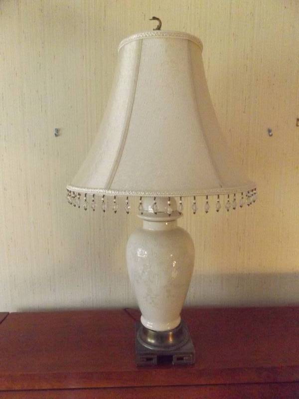 lot 391 image: Lamp