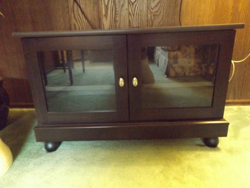 lot 395 image: Entertainment Center