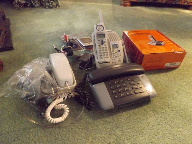lot 401 image: Telephones