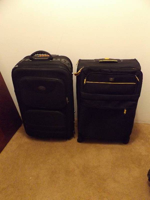 lot 417 image: Luggage