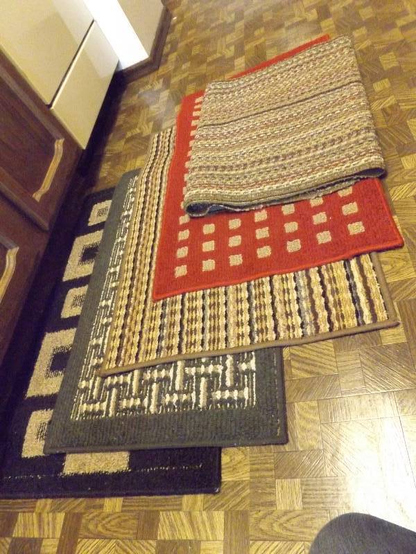 lot 420 image: Throw Rugs