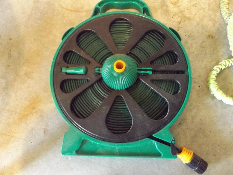 lot 424 image: Hoses