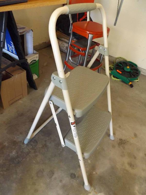 lot 427 image: Step Stool