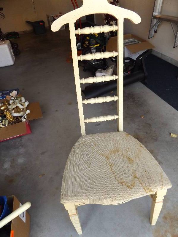 lot 440 image: Gentlemans Chair