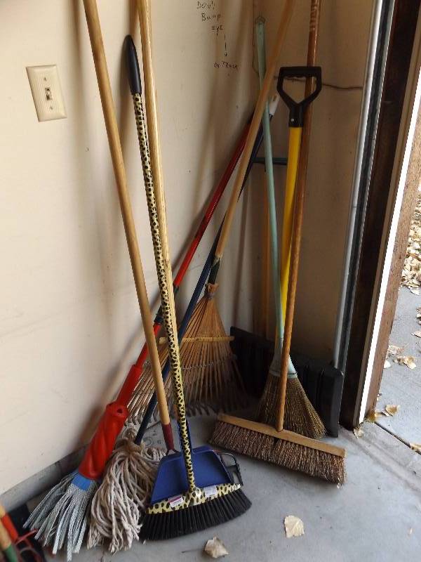 lot 441 image: Shovel, Brooms, Mops