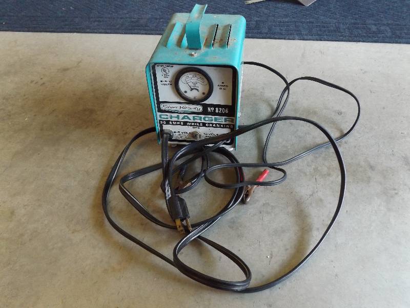 lot 445 image: Battery Charger