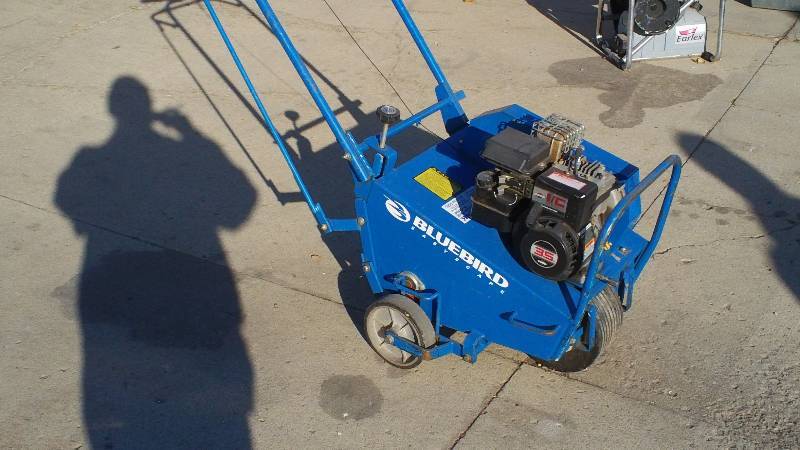 Bluebird lawn aerator