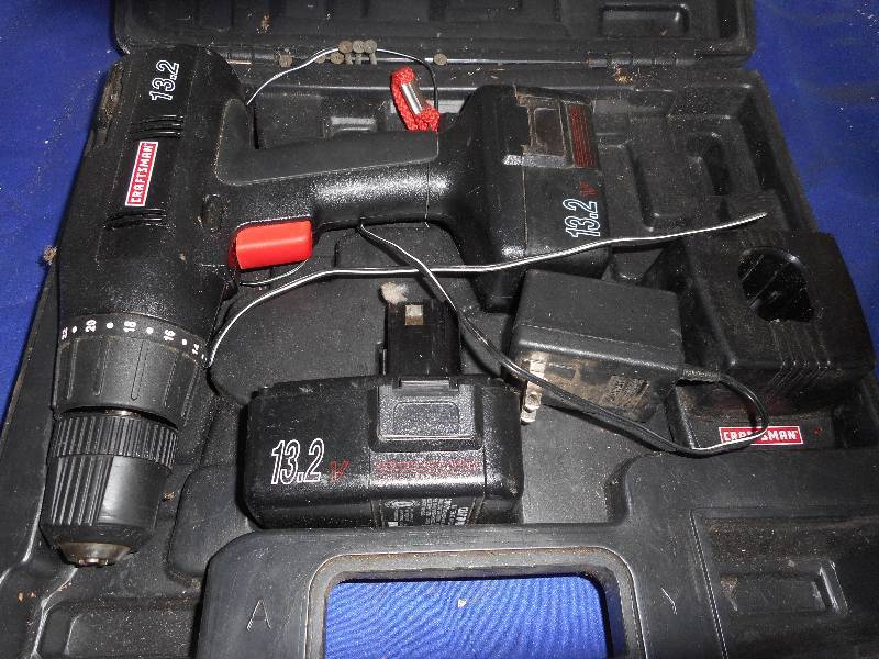 lot 1 image: BLACK AND DECKER DRILL
