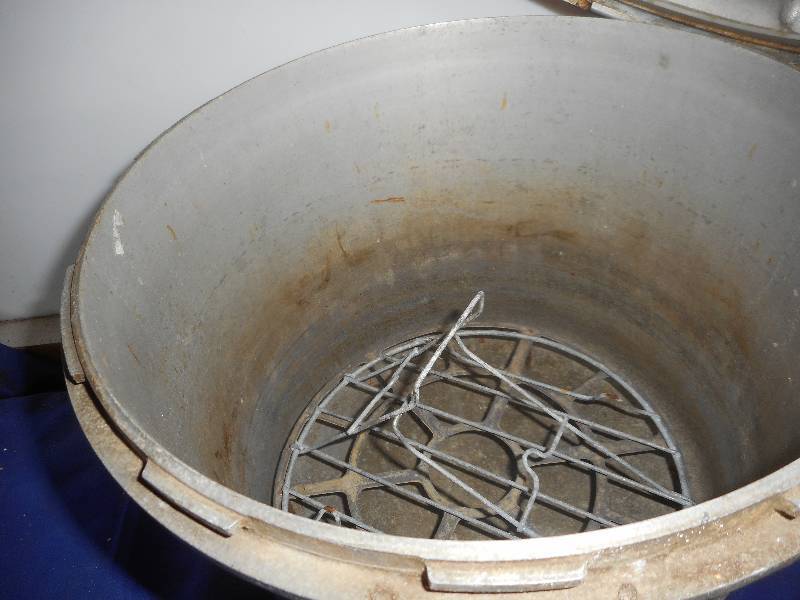 lot 3 image: VINTAGE CAST ALUMINUM MAGIC SEAL PRESSURE COOKER
