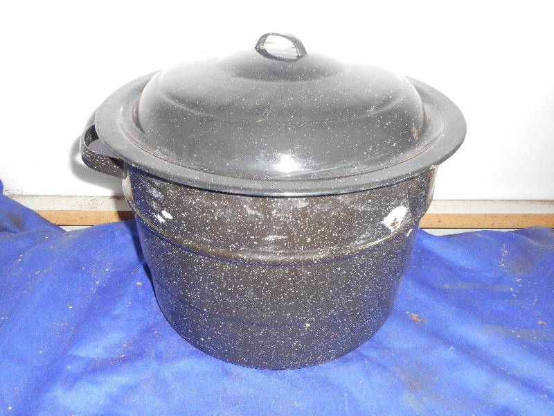 lot 5 image: LARGE BLACK CANNER