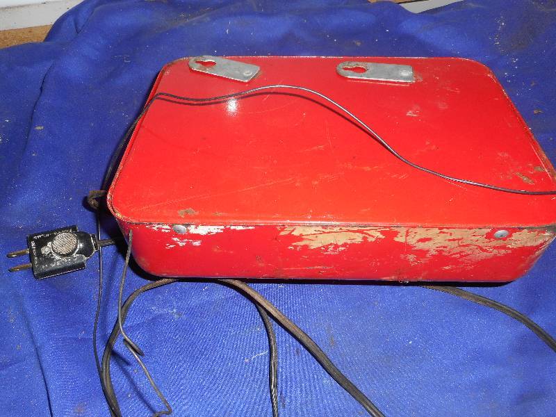 lot 11 image: VINTAGE BULLDOZER ELECTRIC FENCER