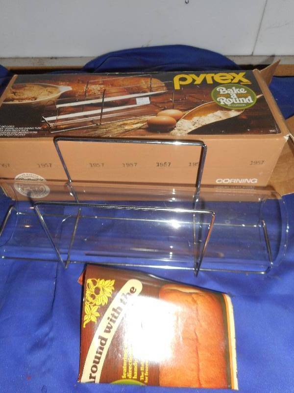 lot 15 image: PYREX BAKE AROUND