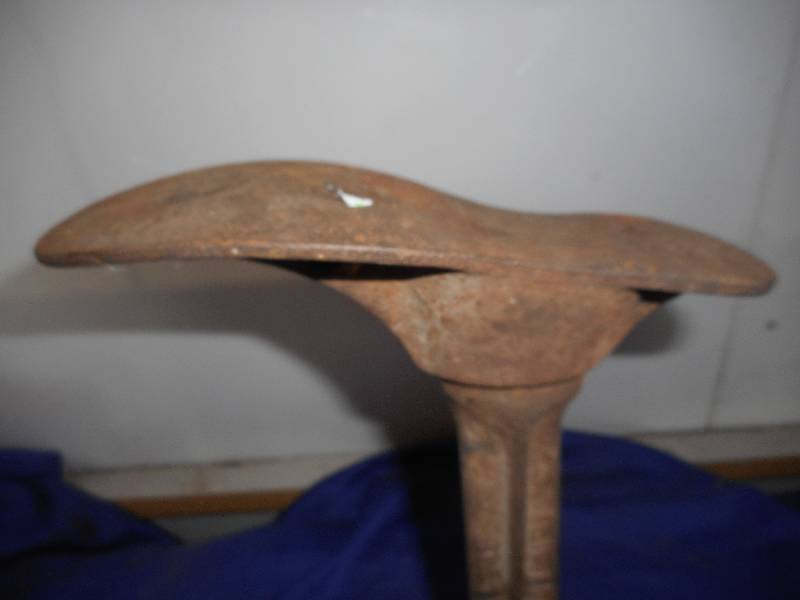 lot 17 image: ANTIQUE IRON SHOE STAND