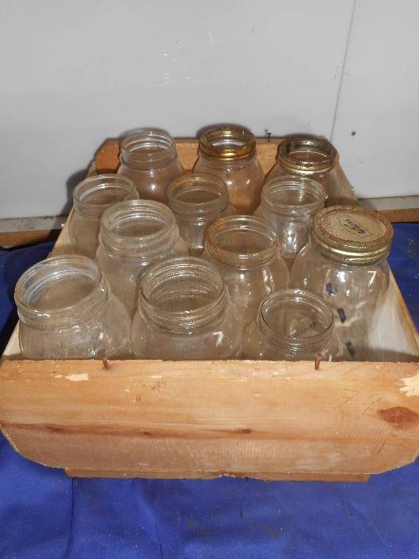 lot 18 image: 12 CANNING JARS