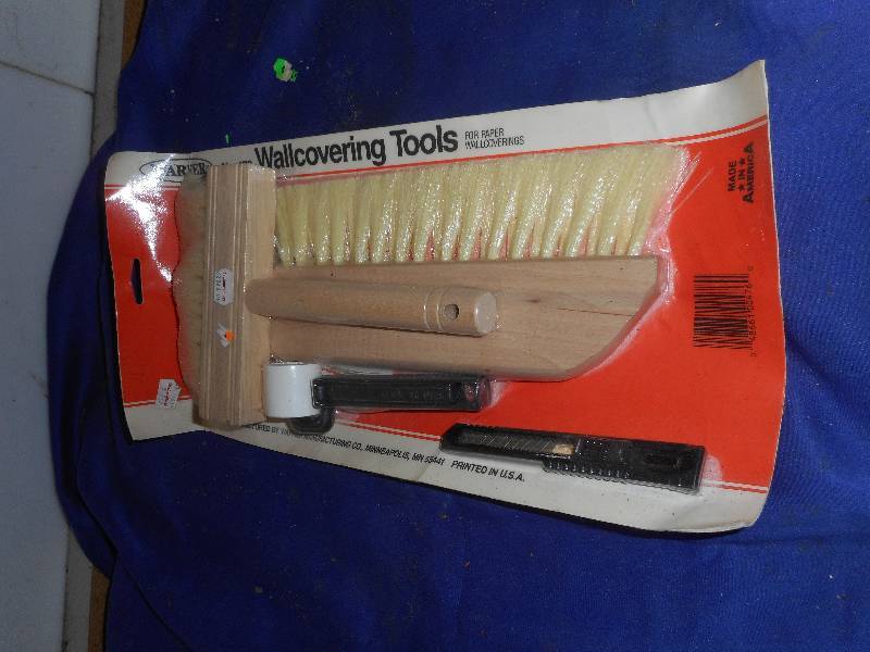 lot 28 image: WALL COVERING KIT