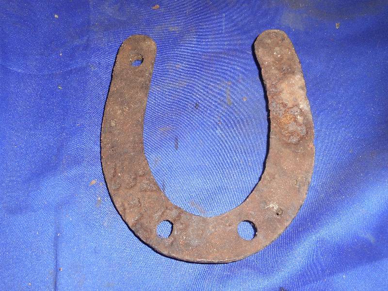 lot 35 image: ANTIQUE HORSE SHOE