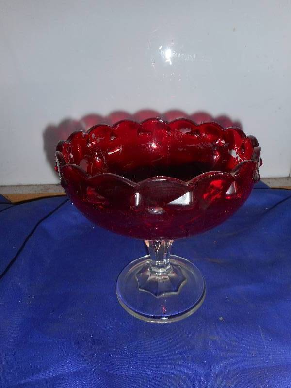 lot 40 image: VINTAGE PEDISTAL DISH