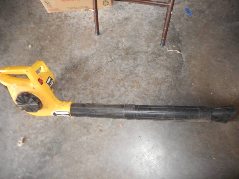 lot 47 image: ELECTRIC PB 300 LEAF BLOWER