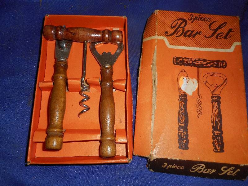 lot 49 image: VINTAGE BAR SET