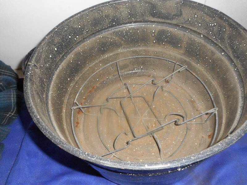 lot 51 image: MEDIUM BLUE CANNER