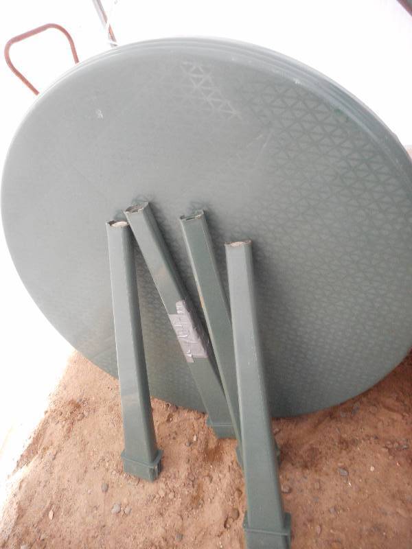 lot 76 image: ROUND PATIO TABLE