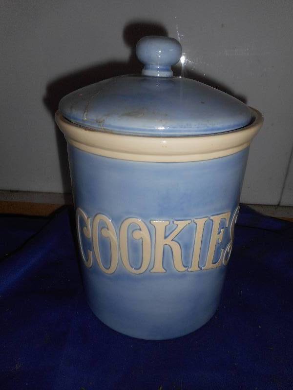 lot 94 image: VINTAGE COOKIE JAR