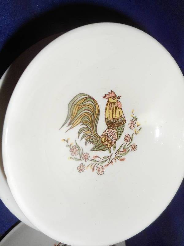 lot 96 image: ROOSTER PLATE AND BOWLS, 2 CUPS