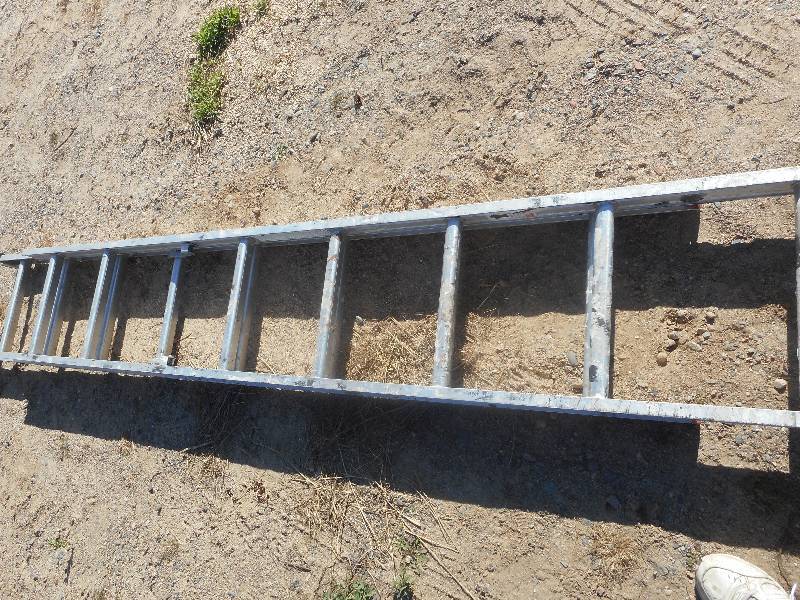lot 144 image: ALUMINUM LADDER