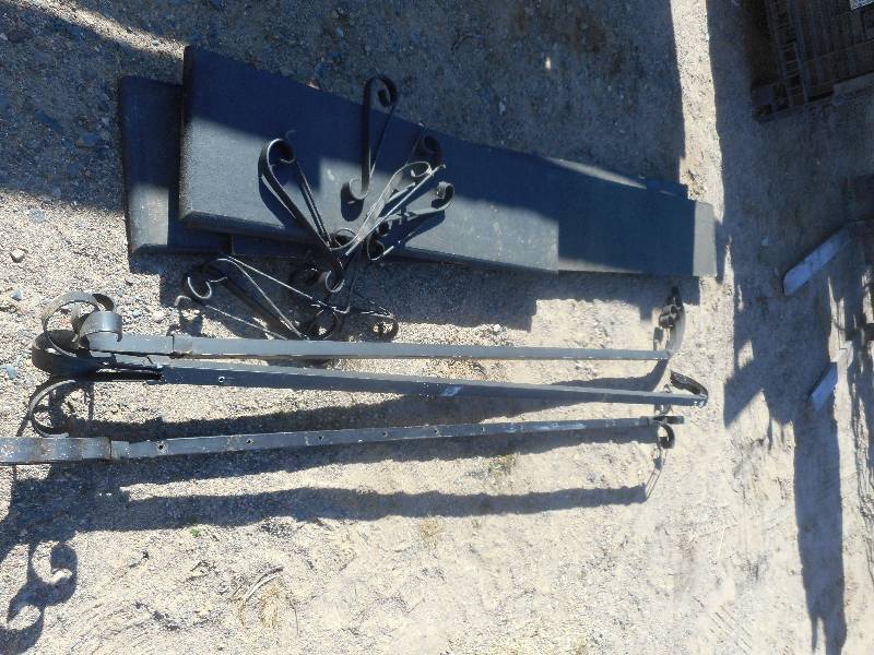 lot 146 image: IRON DECRATIVE SHELF