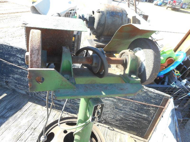 lot 147 image: LARGE GRINDER ON STAND