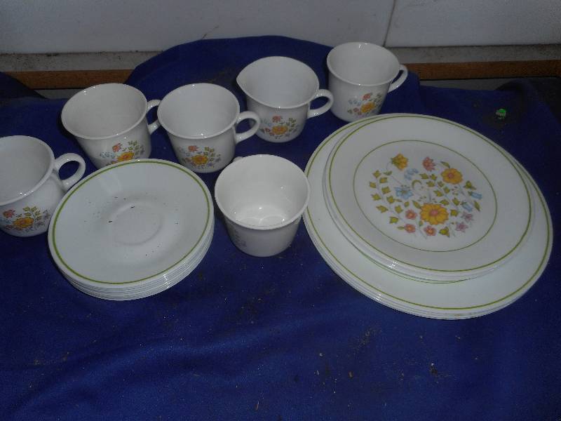 lot 158 image: CORELL DISHES