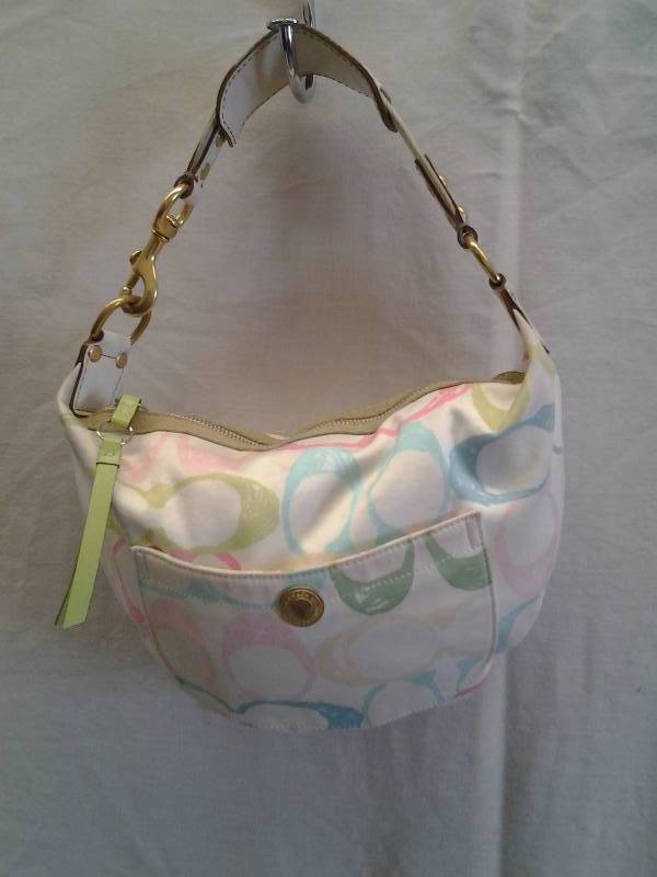 lot 14 image: Genuine Coach Signature Hand Bag