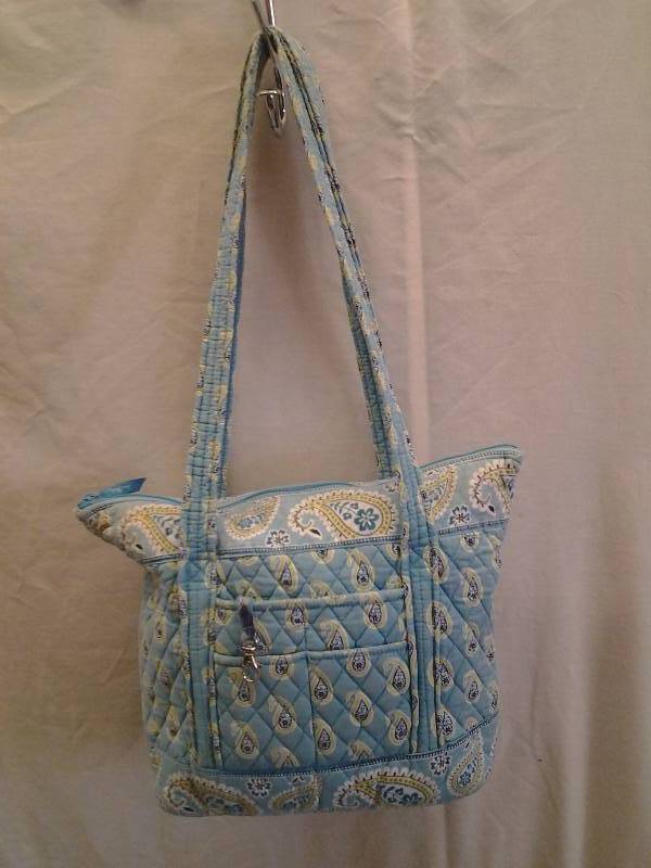lot 15 image: Genuine Vera Bradley Hand Bag