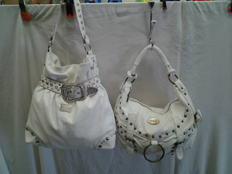 lot 16 image: 2-White Dolce & Gabbana Hand Bags