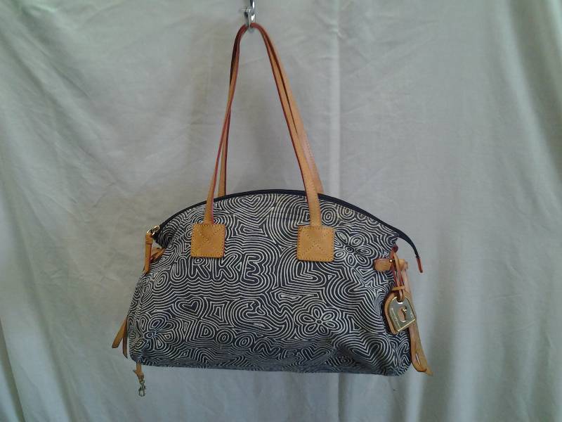 lot 18 image: Genuine Dooney & Burke Leather Trim Hand Bag Hot Pink Lining