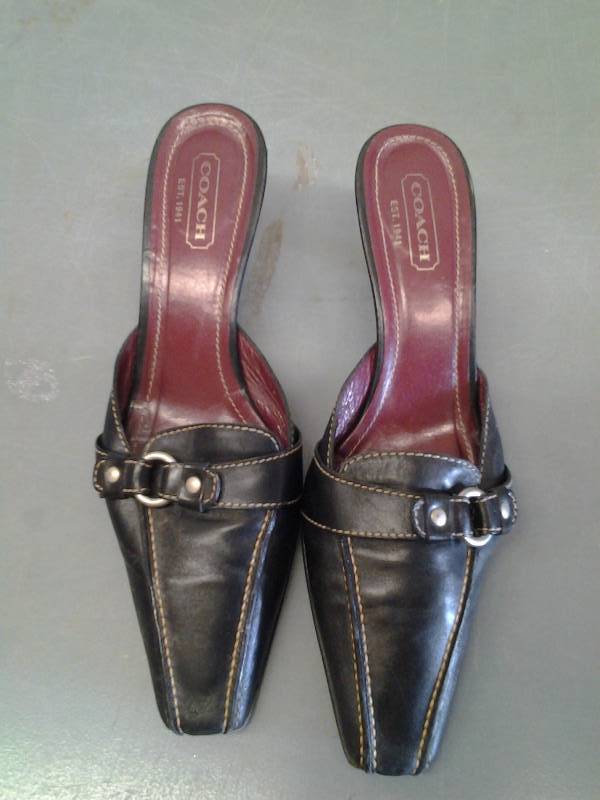 lot 31 image: Genuine Leather Coach Shoes Size 10