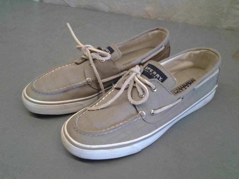 lot 32 image: Sperry Top Sider Womens Size 8 12