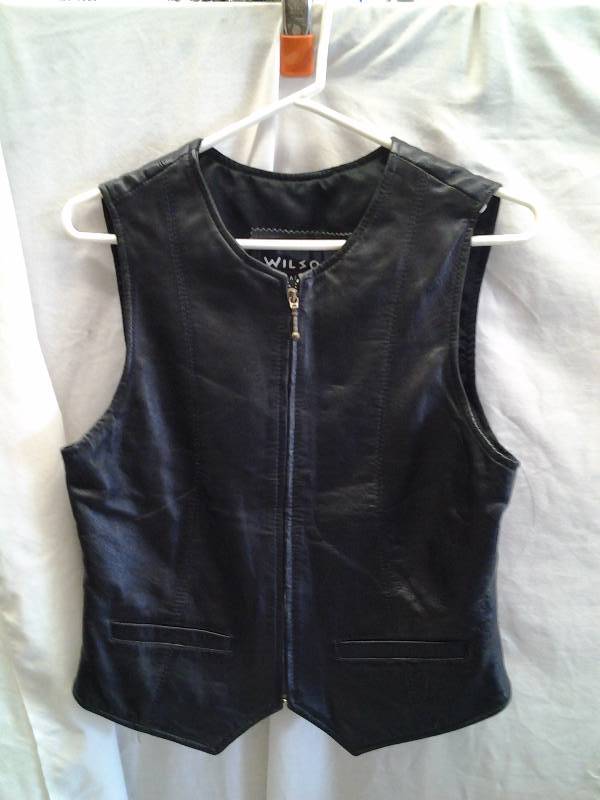 lot 35 image: Genuine leather Wilsons Vest Size Medium